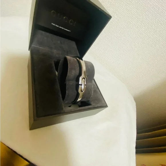 Gucci Silver and Black Rectangular Watch - Picture 2 of 5